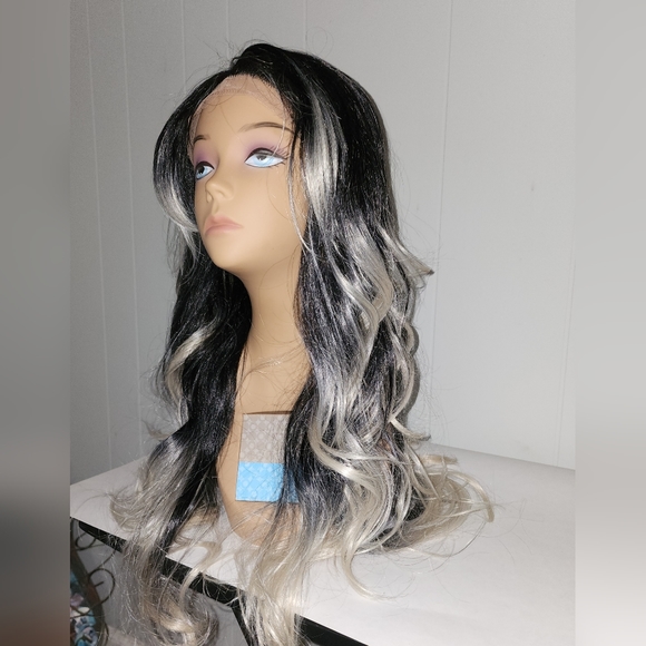 NWT Gorgeous Platinum Blonde BalageWith Dark Roots Lace Front Wig - Picture 6 of 8